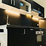 Bella Luna Ii - Elegant Centre - Parking Gratuit - Wifi Ultra Rapide-appareil Massage-netflix-jeu Societe Daire